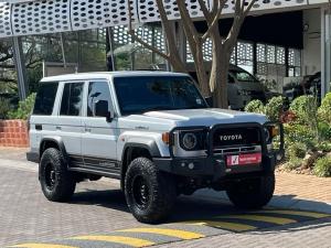 Toyota Land Cruiser 76 2.8GD-6 station wagon VX - Image 1