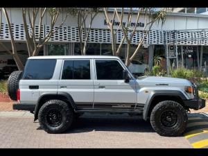 Toyota Land Cruiser 76 2.8GD-6 station wagon VX - Image 3