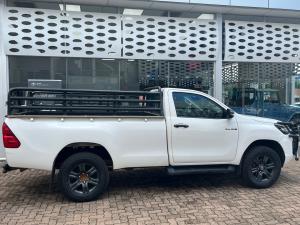 Toyota Hilux 2.4GD-6 single cab Raider manual - Image 3