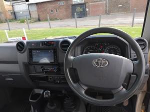 Toyota Land Cruiser 79 4.5D-4D V8 single cab LX 70th Anniversary - Image 6