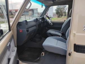 Toyota Land Cruiser 79 4.5D-4D V8 single cab LX 70th Anniversary - Image 7