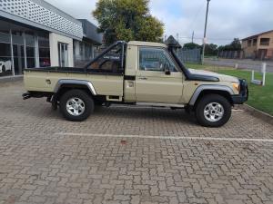 Toyota Land Cruiser 79 4.5D-4D V8 single cab LX 70th Anniversary - Image 3