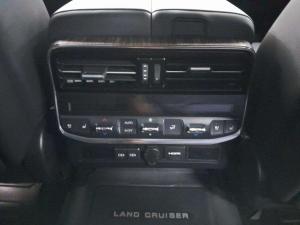 Toyota Landcruiser 300 V6 3.5T ZX - Image 18