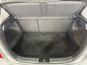 Hyundai i30 1.6 GLS - Image 12