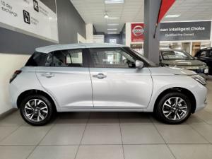 Suzuki Swift 1.2 GLX auto - Image 2