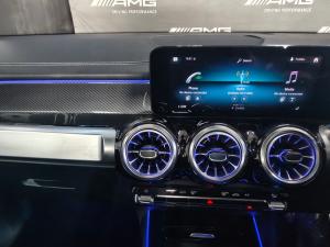 Mercedes-Benz GLB GLB220d 4Matic Progressive - Image 11