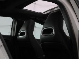 Mercedes-Benz GLA GLA200 - Image 20