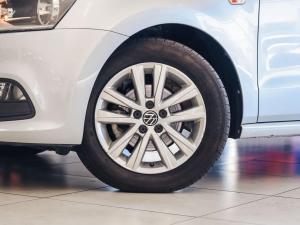 Volkswagen Polo Vivo hatch 1.6 Comfortline auto - Image 2