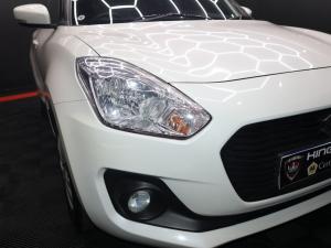 Suzuki Swift 1.2 GL auto - Image 1