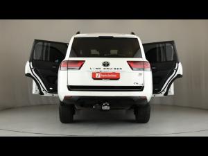 Toyota Land Cruiser 300 3.3D GR-Sport - Image 24