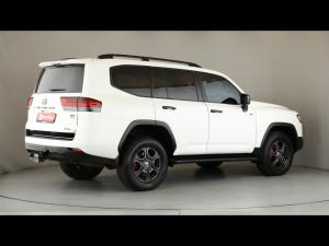 Toyota Land Cruiser 300 3.3D GR-Sport - Image 2