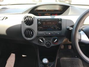 Toyota Etios hatch 1.5 Sprint - Image 12