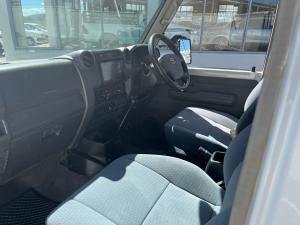 Toyota Land Cruiser 79 4.5D-4D LX V8 single cab - Image 7