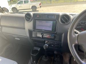 Toyota Land Cruiser 79 4.5D-4D LX V8 single cab - Image 9