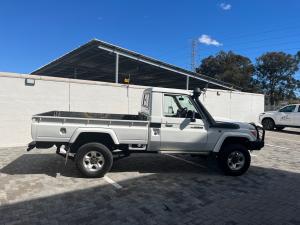 Toyota Land Cruiser 79 4.5D-4D LX V8 single cab - Image 3