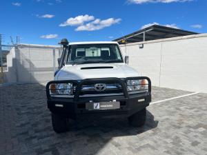 Toyota Land Cruiser 79 4.5D-4D LX V8 single cab - Image 4