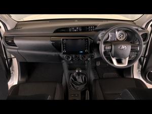 Toyota Hilux 2.4GD-6 double cab 4x4 Raider manual - Image 6