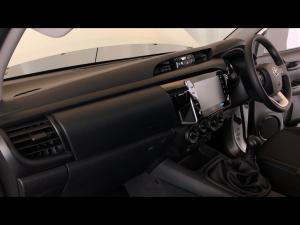 Toyota Hilux 2.4GD-6 double cab 4x4 Raider manual - Image 7