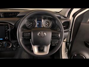 Toyota Hilux 2.4GD-6 double cab 4x4 Raider manual - Image 8
