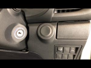 Toyota Hilux 2.4GD-6 double cab 4x4 Raider manual - Image 9