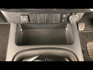 Toyota Hilux 2.4GD-6 double cab 4x4 Raider manual - Image 10