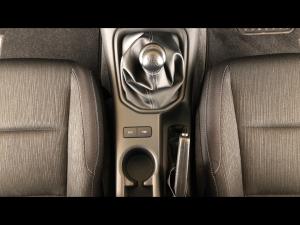 Toyota Hilux 2.4GD-6 double cab 4x4 Raider manual - Image 12