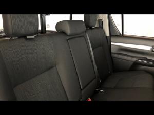 Toyota Hilux 2.4GD-6 double cab 4x4 Raider manual - Image 16