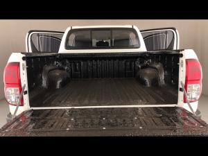 Toyota Hilux 2.4GD-6 double cab 4x4 Raider manual - Image 17
