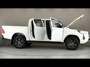Toyota Hilux 2.4GD-6 double cab 4x4 Raider manual - Image 26