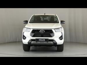 Toyota Hilux 2.4GD-6 double cab 4x4 Raider manual - Image 4