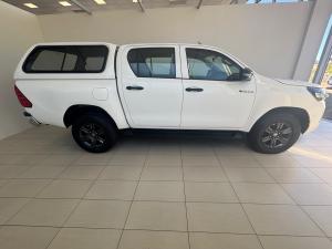 Toyota Hilux 2.4GD-6 double cab 4x4 Raider manual - Image 3