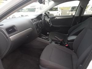 Volkswagen Jetta 1.2TSI Trendline - Image 7