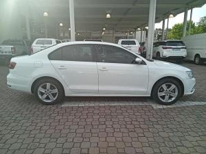 Volkswagen Jetta 1.2TSI Trendline - Image 3