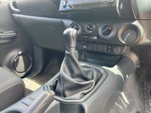 Toyota Hilux 2.4GD-6 double cab Raider manual - Image 7