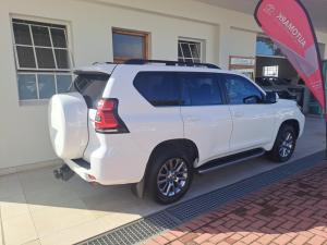 Toyota Land Cruiser Prado 2.8GD VX-L - Image 2