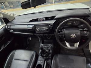 Toyota Hilux 2.4 GD-6 SR 4X4S/C - Image 6