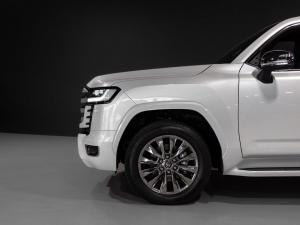 Toyota Land Cruiser 300 3.3D ZX - Image 21