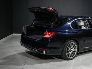 BMW 7 Series 750i Individual - Image 4