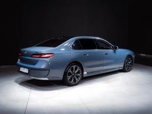 BMW 7 Series 740i - Image 17