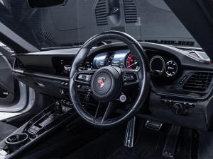 Porsche 911 Carrera GTS cabriolet manual - Image 11