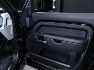 Land Rover Defender 110 D350 X-Dynamic HSE - Image 17