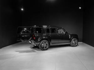 Land Rover Defender 110 D350 X-Dynamic HSE - Image 28
