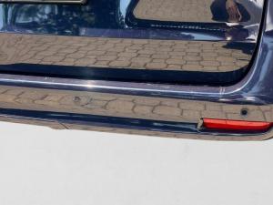 Mercedes-Benz V-Class V300d Avantgarde AMG Line - Image 10
