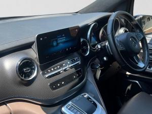 Mercedes-Benz V-Class V300d Avantgarde AMG Line - Image 11