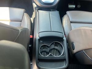 Mercedes-Benz V-Class V300d Avantgarde AMG Line - Image 13