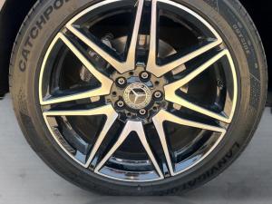 Mercedes-Benz V-Class V300d Avantgarde AMG Line - Image 9