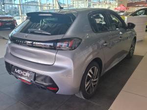 Peugeot 208 1.2T Allure manual - Image 6