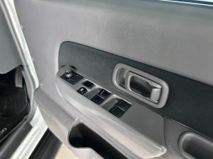 Nissan NP300 Hardbody 2.5TDi double cab 4x4 - Image 10