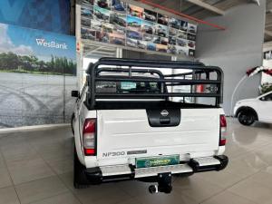 Nissan NP300 Hardbody 2.5TDi double cab 4x4 - Image 4