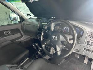 Nissan NP300 Hardbody 2.5TDi double cab 4x4 - Image 6